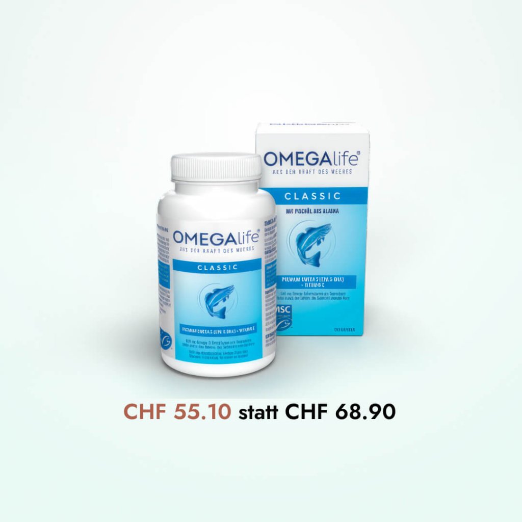 Eine weiße Flasche und eine Schachtel mit OMEGA life Classic Nahrungsergänzungsmitteln mit einem blauen Etikett und einer Fischgrafik sind auf einem hellen Hintergrund abgebildet. Der Text zeigt einen reduzierten Preis: CHF 55.10 statt CHF 68.90.