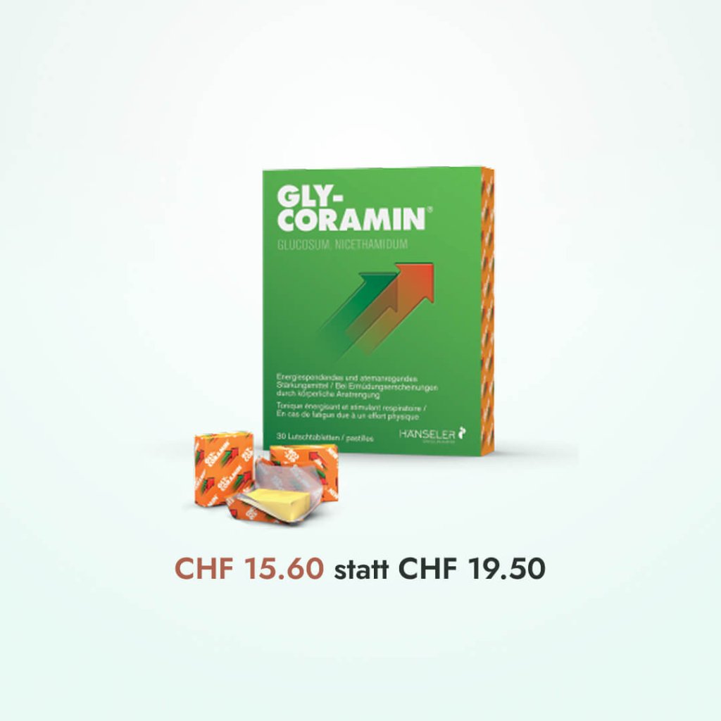 Grüne Schachtel mit der Aufschrift „GLY-CORAMIN Lutschtabletten, 125 mg“, auf der Vorderseite sind zwei einzeln verpackte Tabletten abgebildet. Der Preis wurde von 19,50 CHF auf 15,60 CHF gesenkt, was in roter und schwarzer Schrift angegeben ist. Weißer Hintergrund.